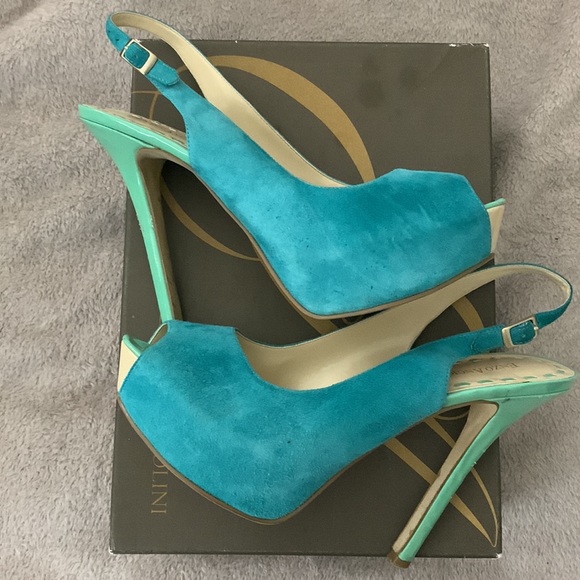 Enzo Angiolini turquoise suede and patent leather sling backs - Picture 6 of 8